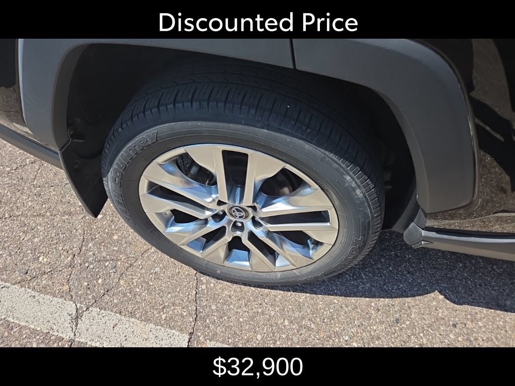 Used 2021 Toyota RAV4 XLE Premium AWD/4WD image 3