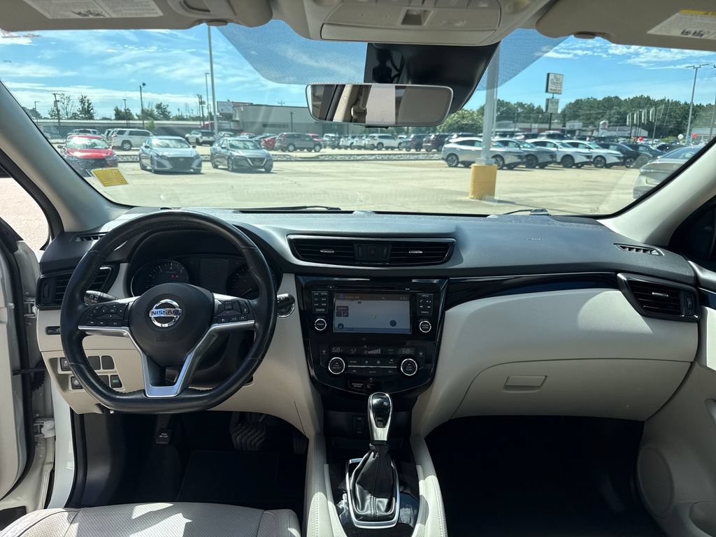 Used 2018 Nissan Rogue Sport SL w/ SL Premium Package FWD image 28