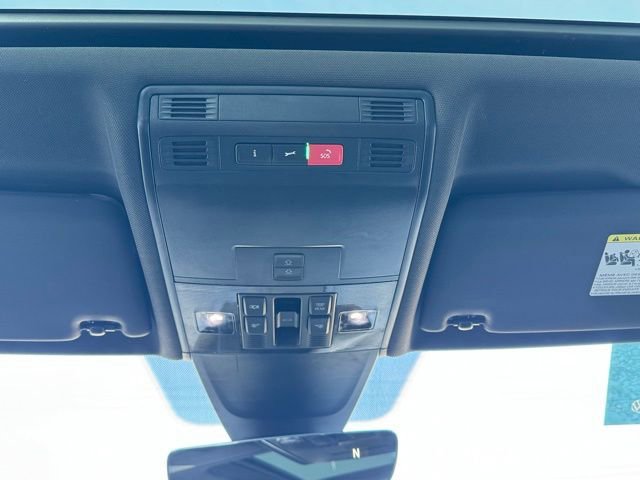 Certified 2022 Volkswagen Tiguan SEL R-Line image 17