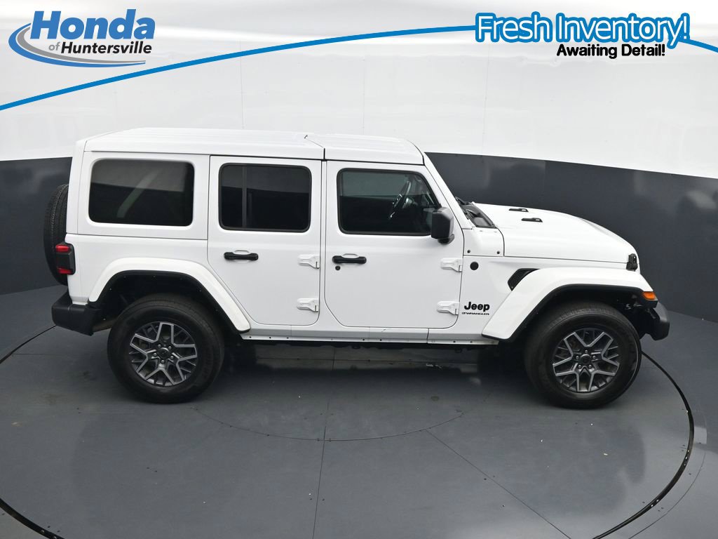 Used 2025 Jeep Wrangler Unlimited Sahara AWD/4WD image 26