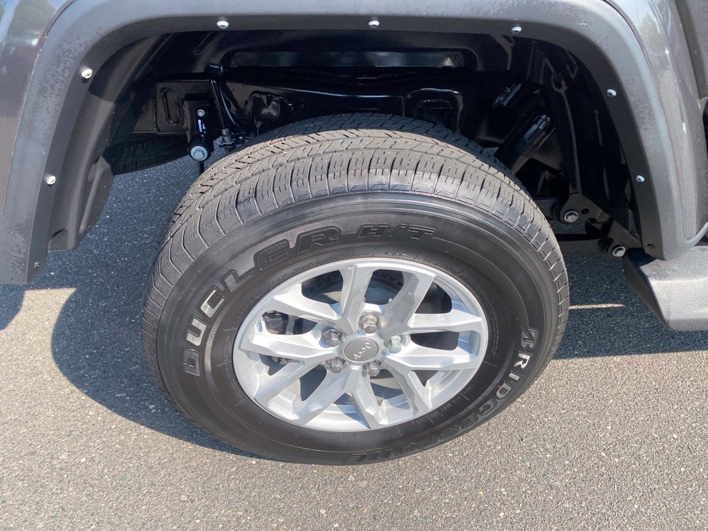 Used 2023 Jeep Gladiator Sport AWD/4WD image 17