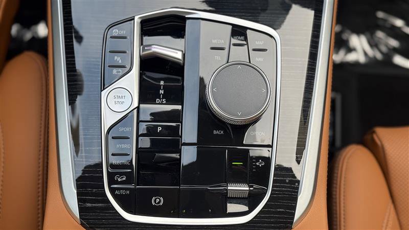 Used 2025 BMW X5 xDrive50e w/ M Sport Package image 27