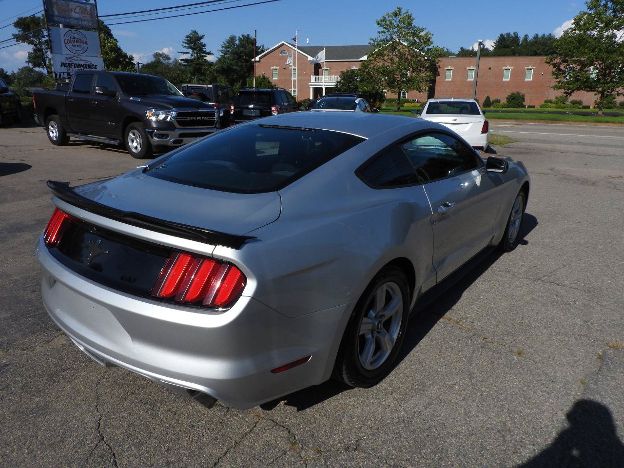 Used 2017 Ford Mustang Coupe RWD image 5