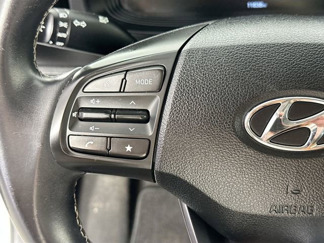 Used 2023 Hyundai Venue Limited image 22