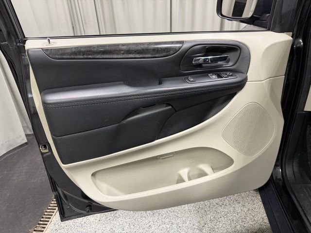 Used 2017 Dodge Grand Caravan SE image 17