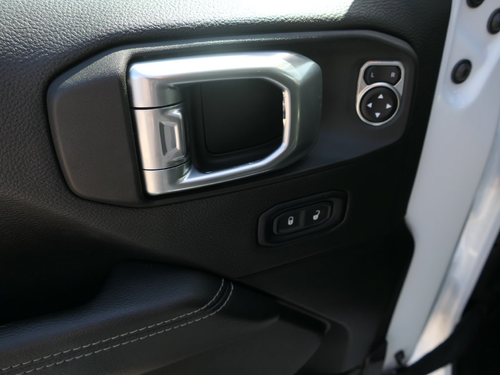 Used 2023 Jeep Wrangler Unlimited Sahara w/ LED Lighting Group AWD/4WD image 13