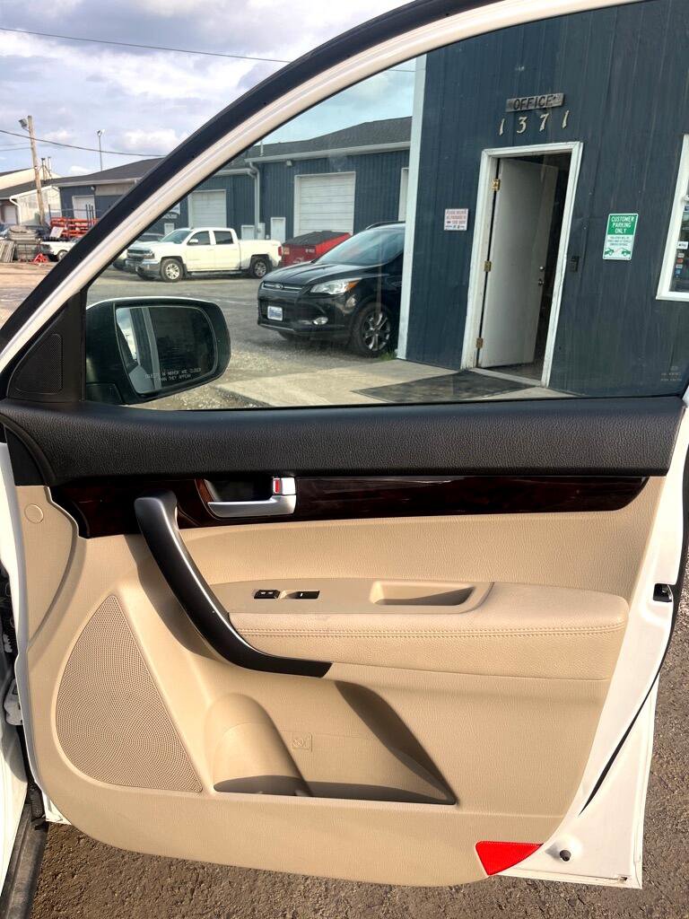 Used 2014 Kia Sorento LX image 18