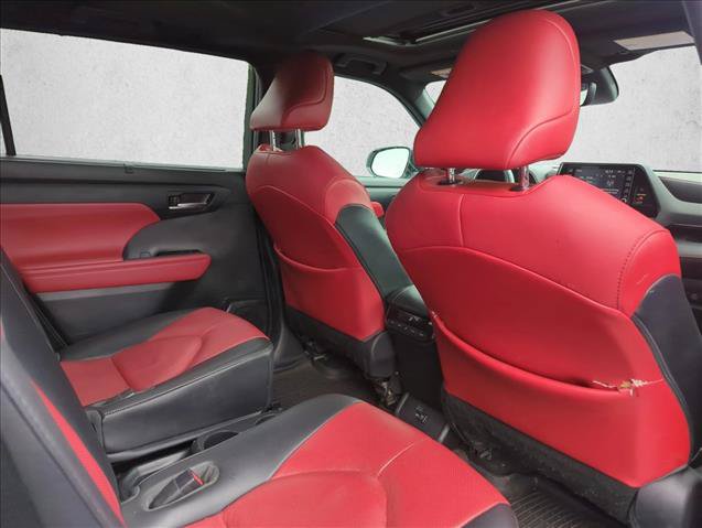 Used 2021 Toyota Highlander XSE FWD image 26