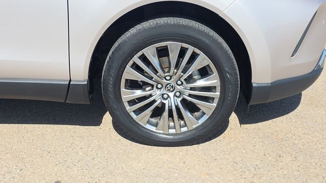 Used 2021 Toyota Venza Limited image 33