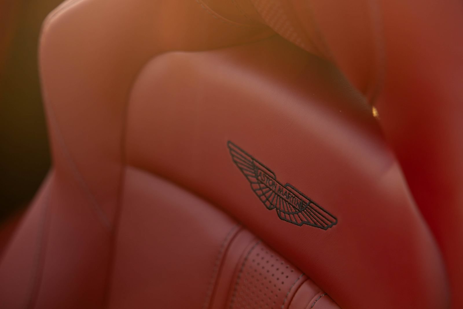 Used 2023 Aston Martin V8 Vantage Roadster RWD image 20
