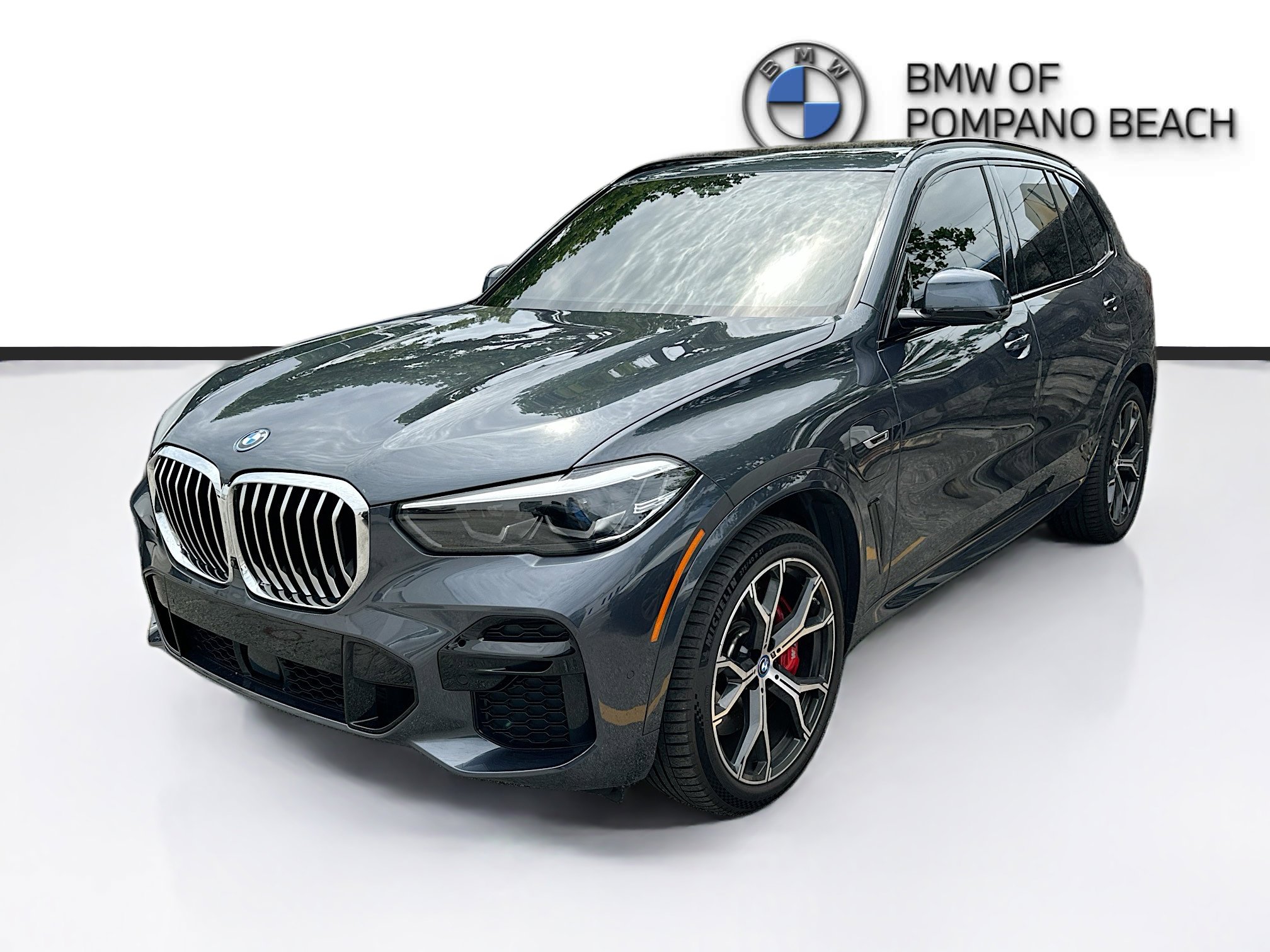 Used 2022 BMW X5 xDrive45e w/ M Sport Package AWD/4WD image 3