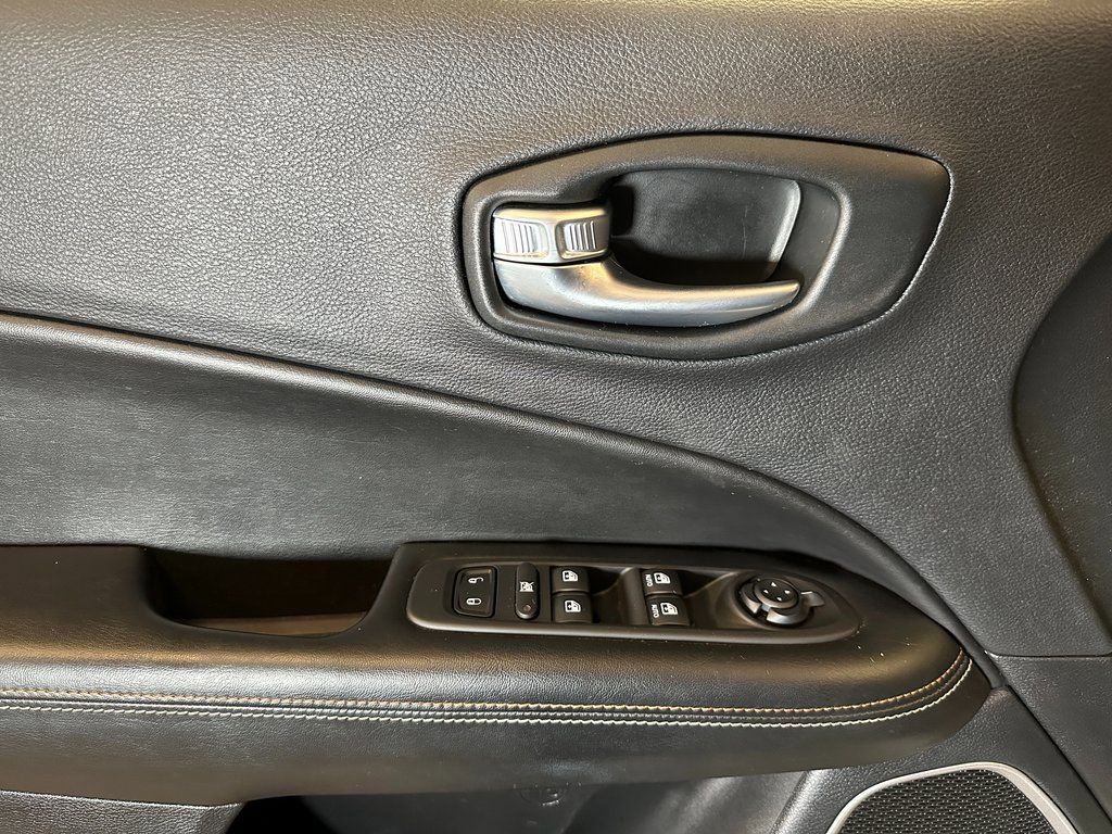 Used 2021 Jeep Compass Latitude w/ Convenience Group AWD/4WD image 19
