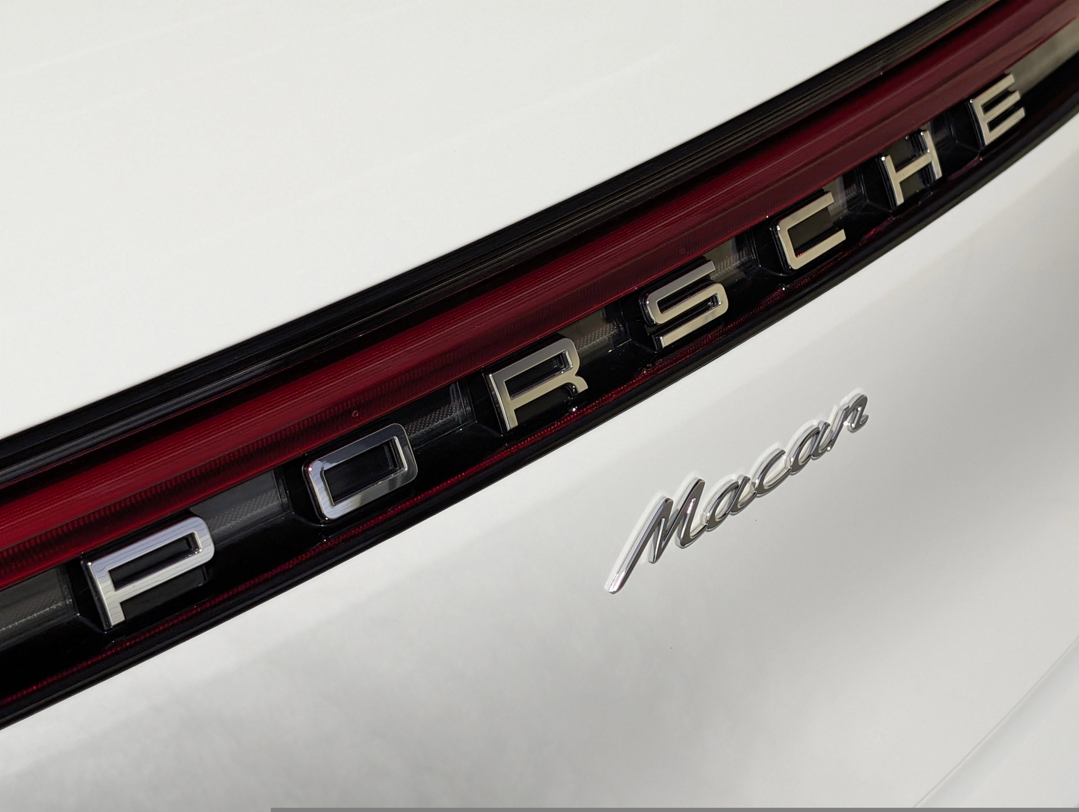 Certified 2025 Porsche Macan image 15
