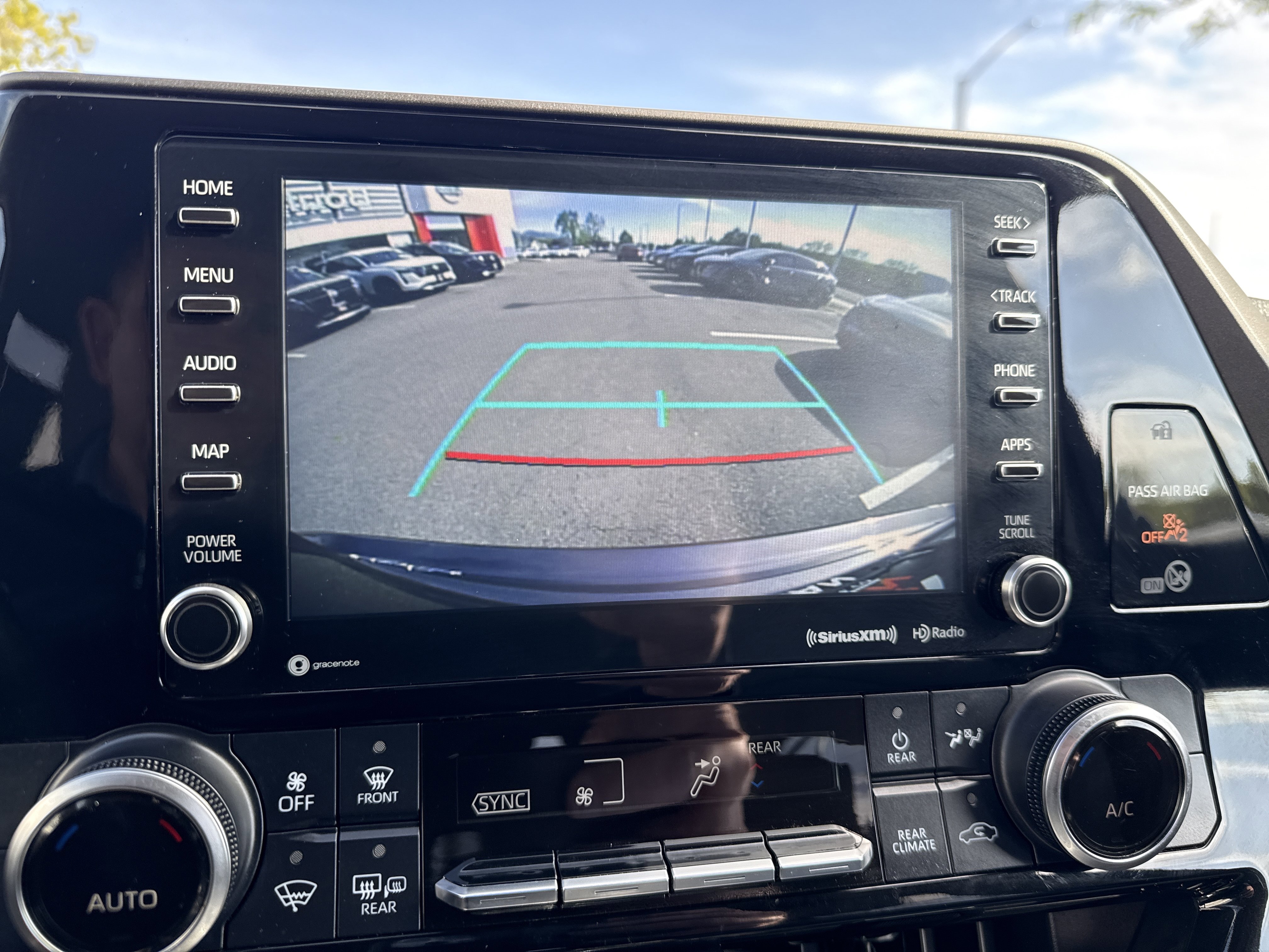 Used 2022 Toyota Highlander LE AWD/4WD image 26