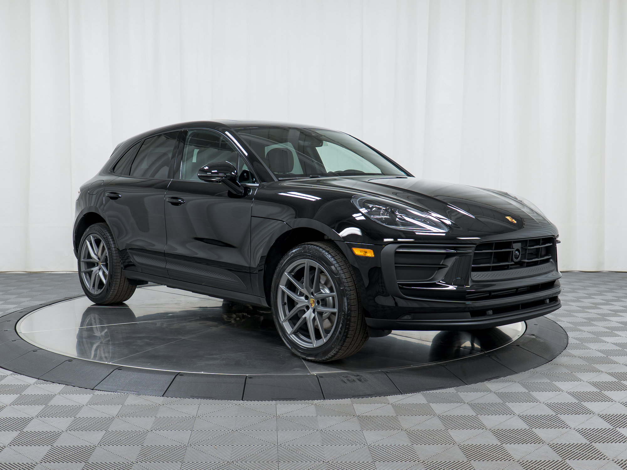 Used 2026 Porsche Macan AWD/4WD image 7