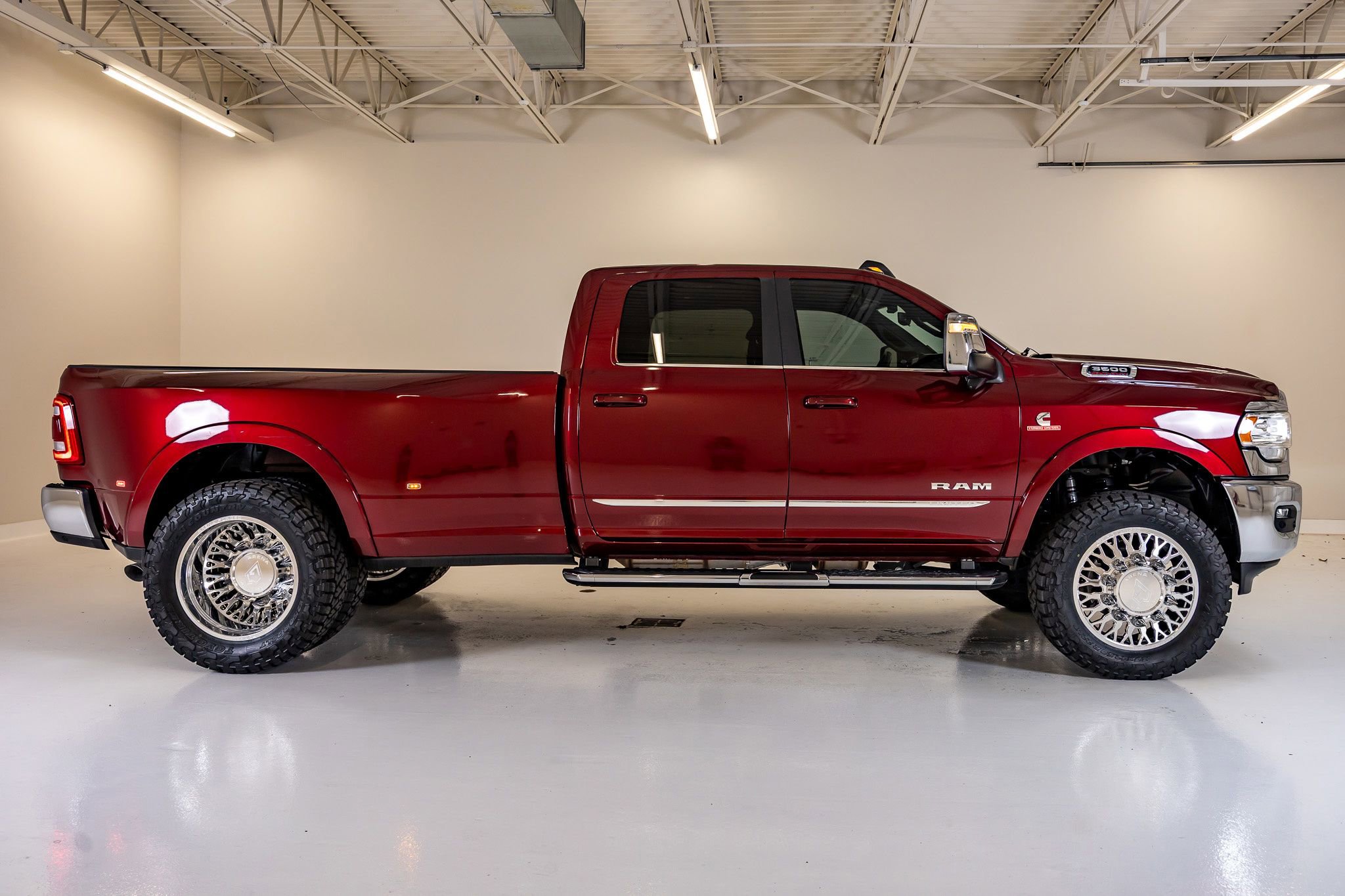 Used 2024 RAM 3500 Limited AWD/4WD image 11