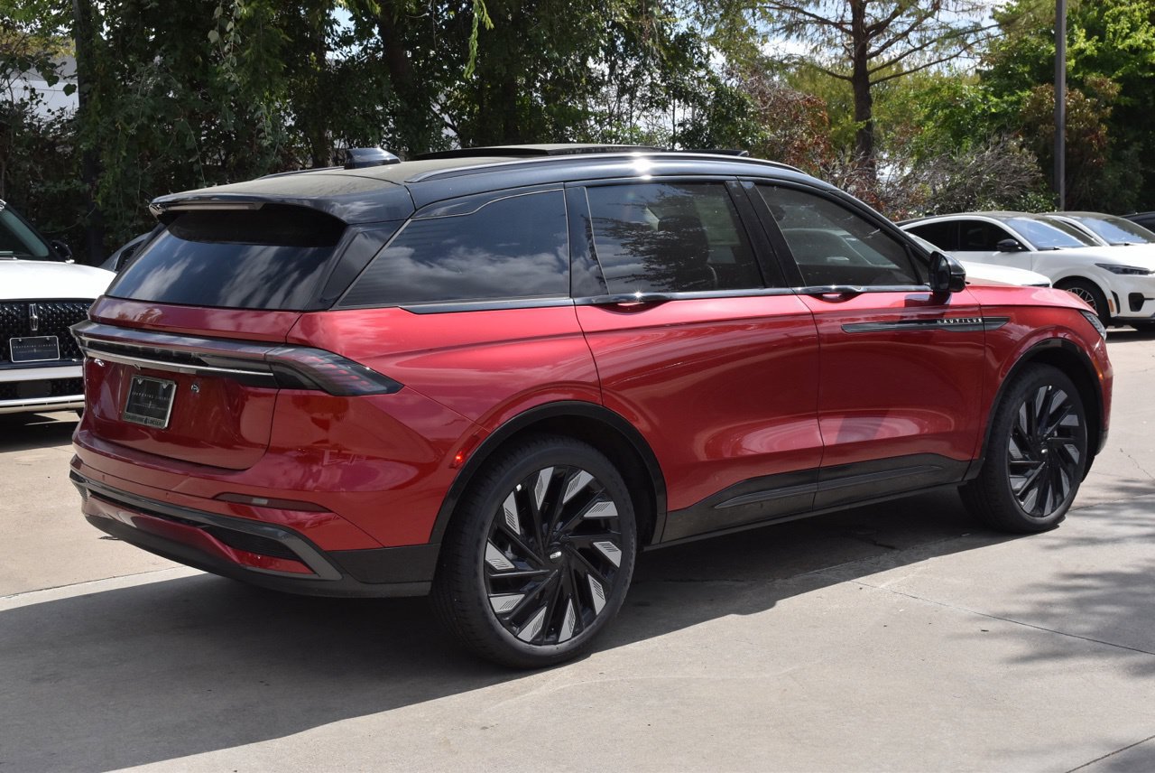 New 2026 Lincoln Nautilus Reserve AWD/4WD image 6