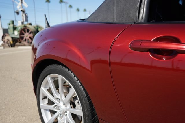 Used 2006 MAZDA MX-5 Miata Sport w/ Appearance Pkg RWD image 23
