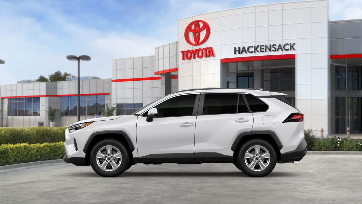 Used 2025 Toyota RAV4 XLE image 4