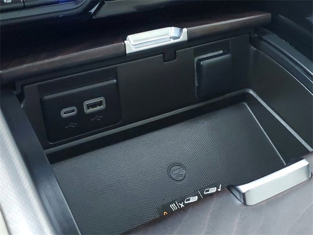 Used 2024 GMC Yukon XL Denali image 32