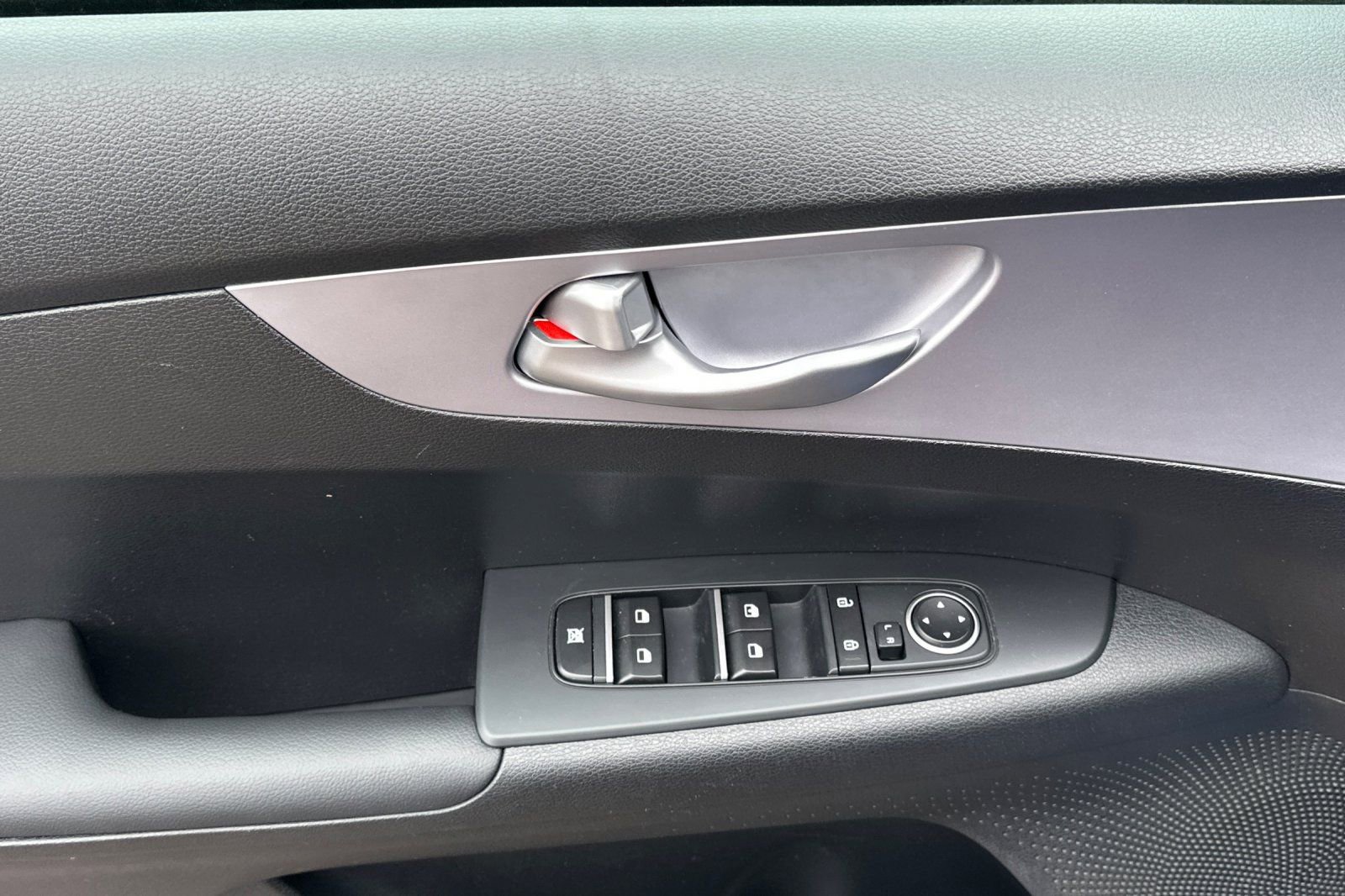 Certified 2024 Kia Forte LXS w/ LXS Technology Package FWD image 11