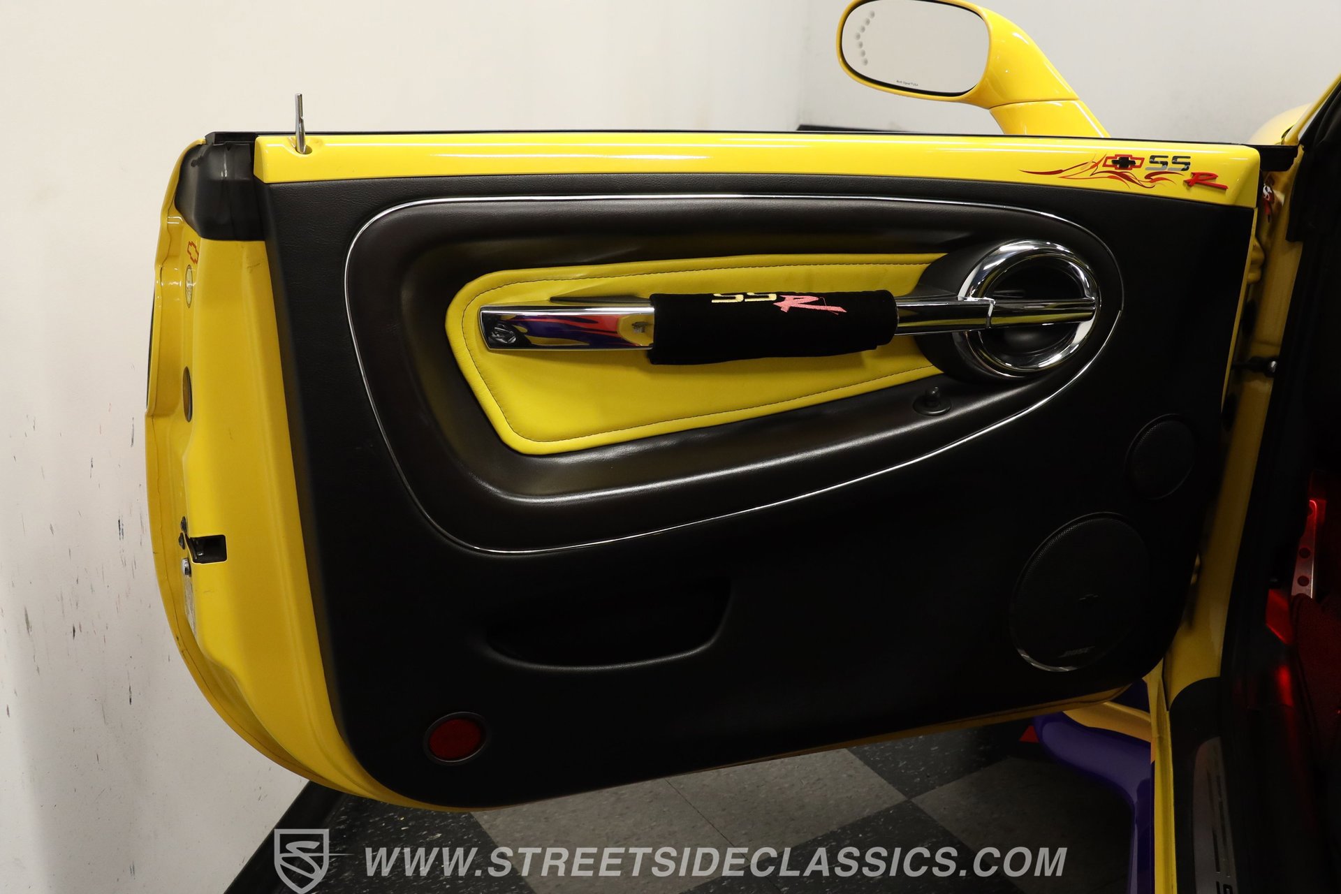 Used 2005 Chevrolet SSR w/ Preferred Equipment Group RWD image 33