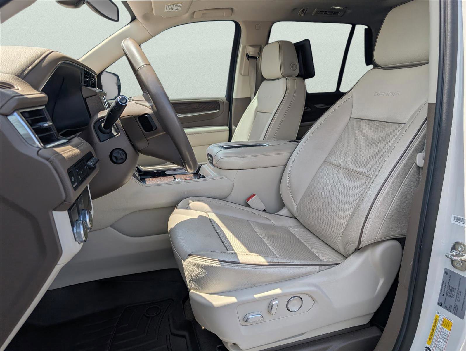 Used 2021 GMC Yukon Denali RWD image 11