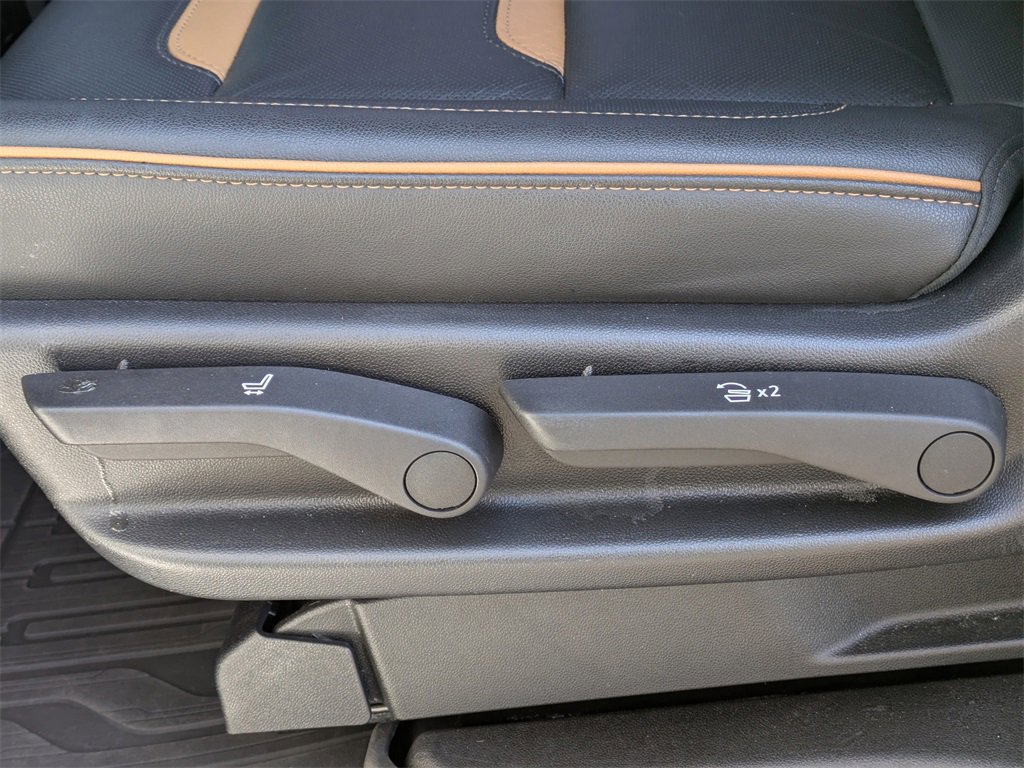 Used 2021 GMC Yukon AT4 w/ Rear Media and Nav Package image 18