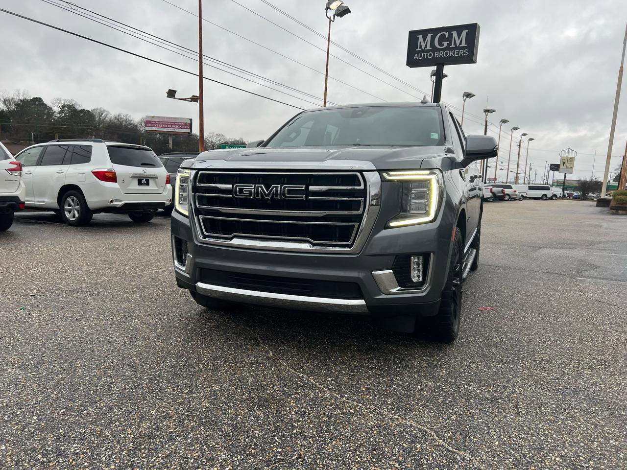 Used 2022 GMC Yukon SLT w/ SLT Premium Package image 9