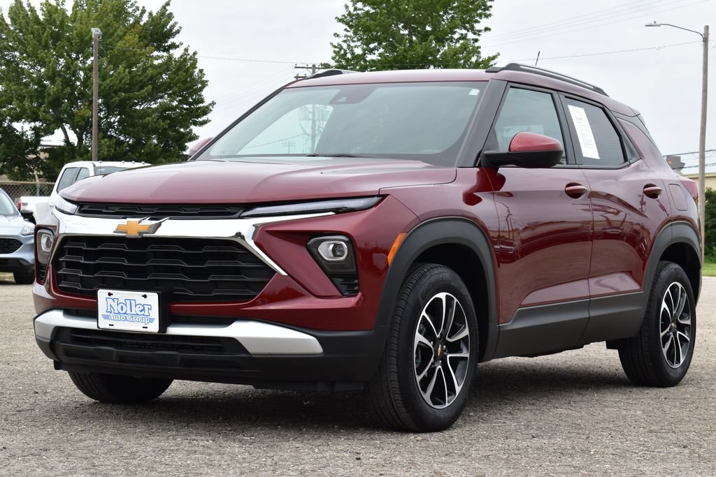 Used 2025 Chevrolet TrailBlazer LT AWD/4WD image 1