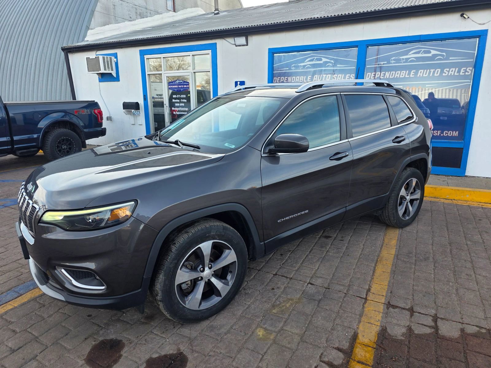 Used 2019 Jeep Cherokee Limited image 1