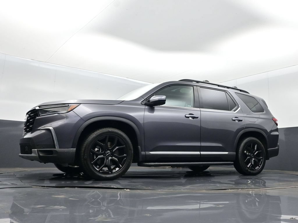 Certified 2025 Honda Pilot Touring image 13