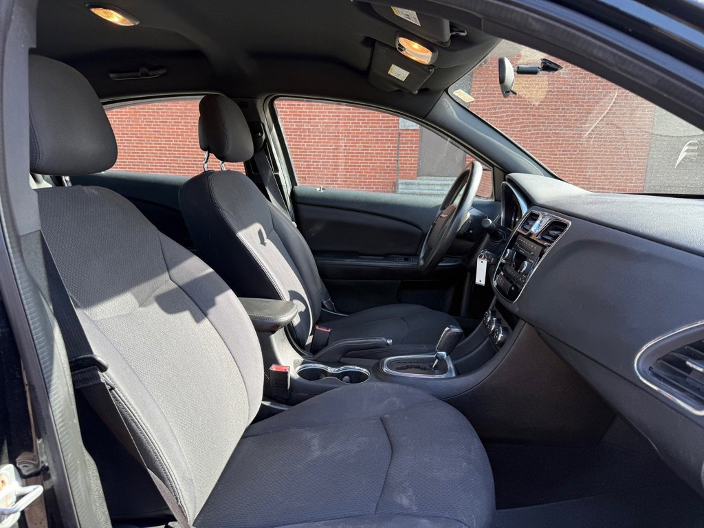 Used 2013 Chrysler 200 LX image 9