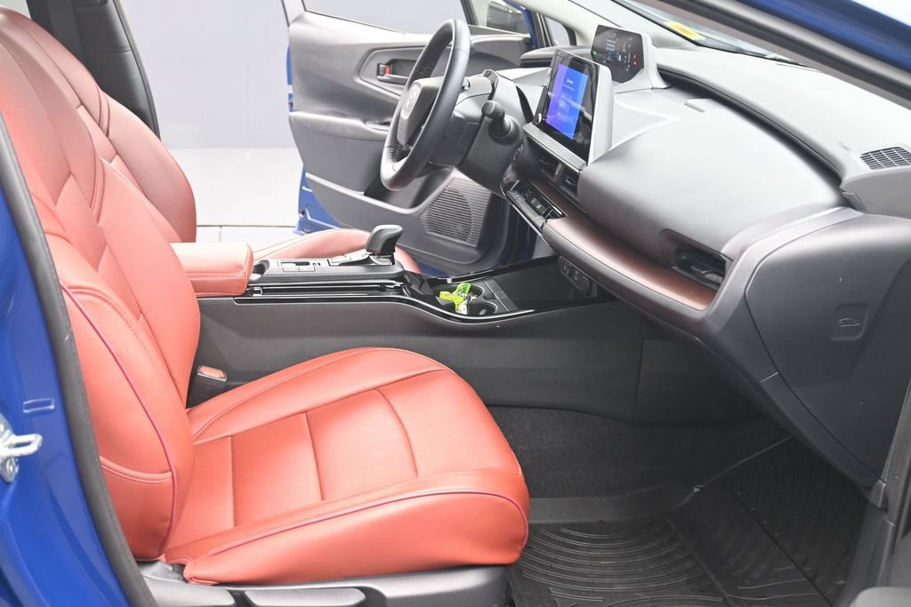 Used 2026 Toyota Prius Plug-In Hybrid FWD image 11