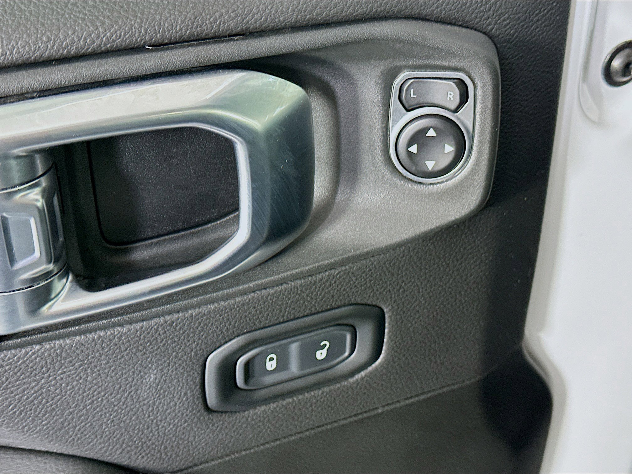 Used 2023 Jeep Wrangler Sahara image 15