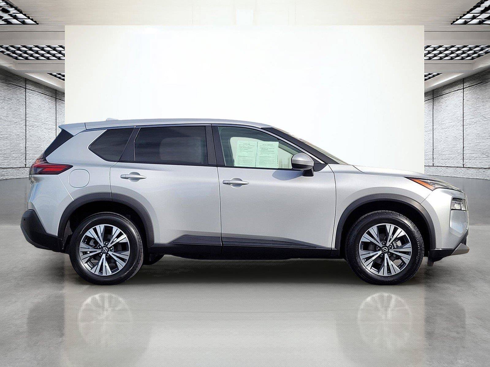 Used 2023 Nissan Rogue SV AWD/4WD image 3