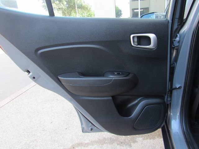 Used 2022 Hyundai Venue SEL FWD image 17