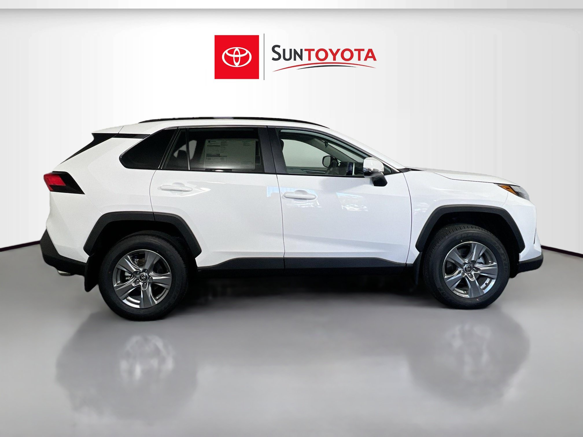 Used 2025 Toyota RAV4 XLE AWD/4WD image 2