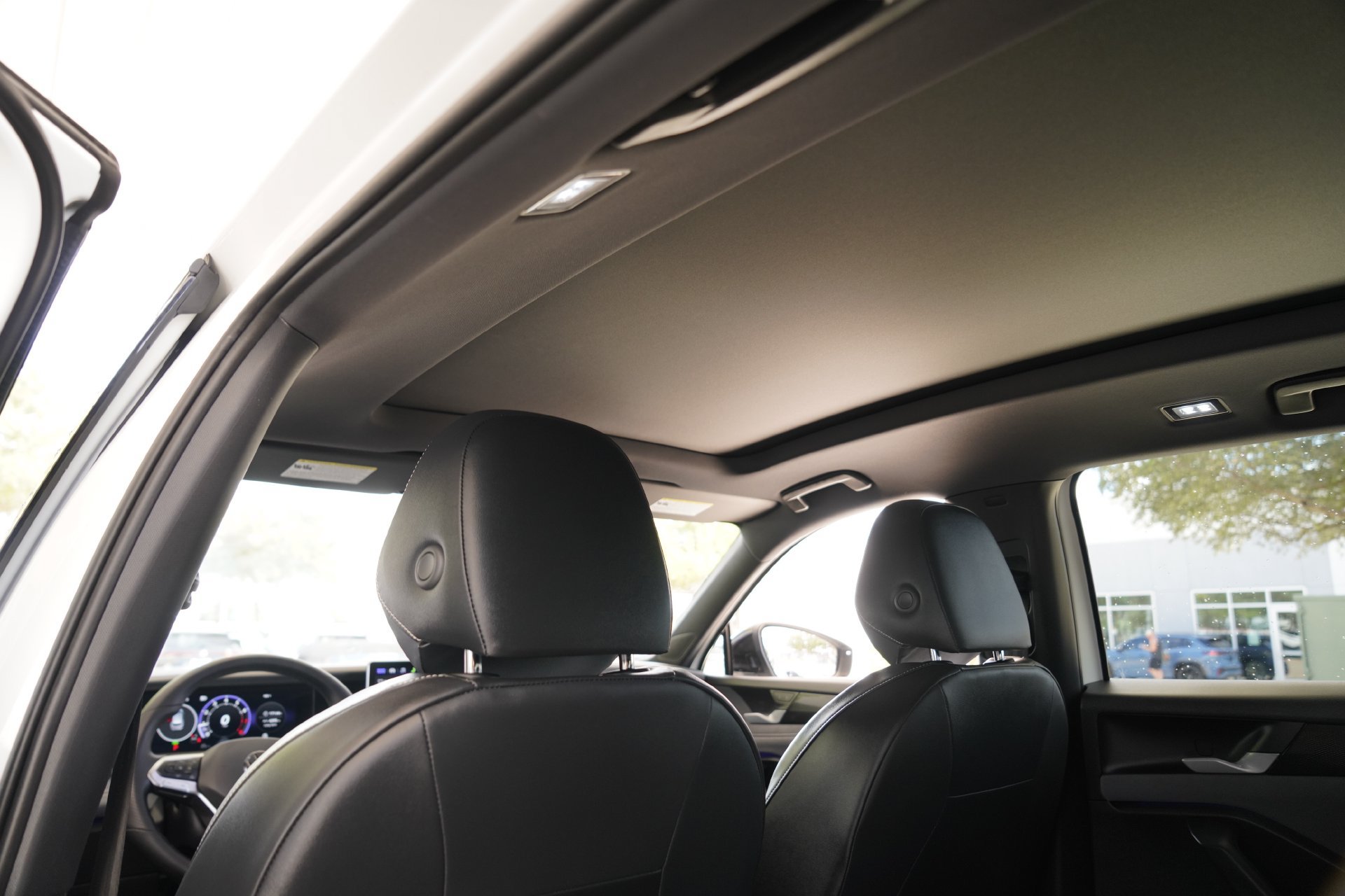 Certified 2026 Volkswagen Tiguan SE R-Line FWD image 28