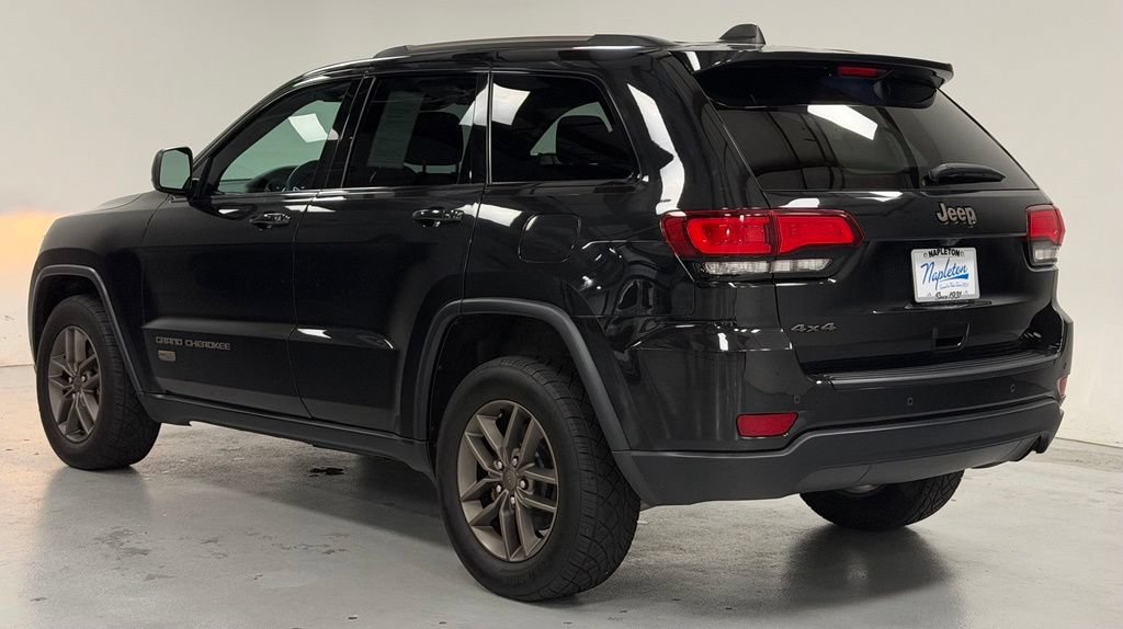 Used 2016 Jeep Grand Cherokee Laredo 75th Anniversary AWD/4WD image 4