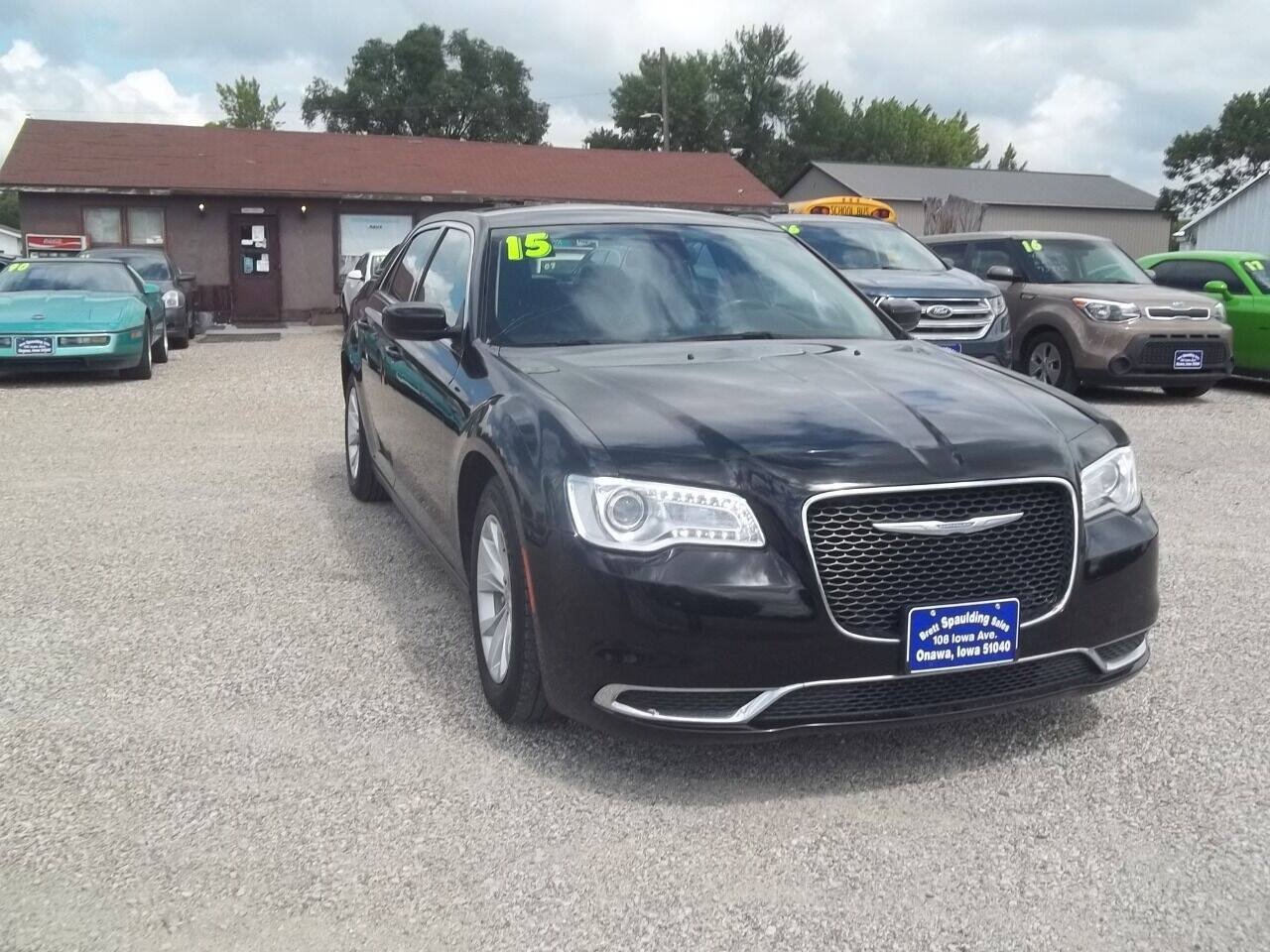 Used 2015 Chrysler 300 Limited RWD image 4