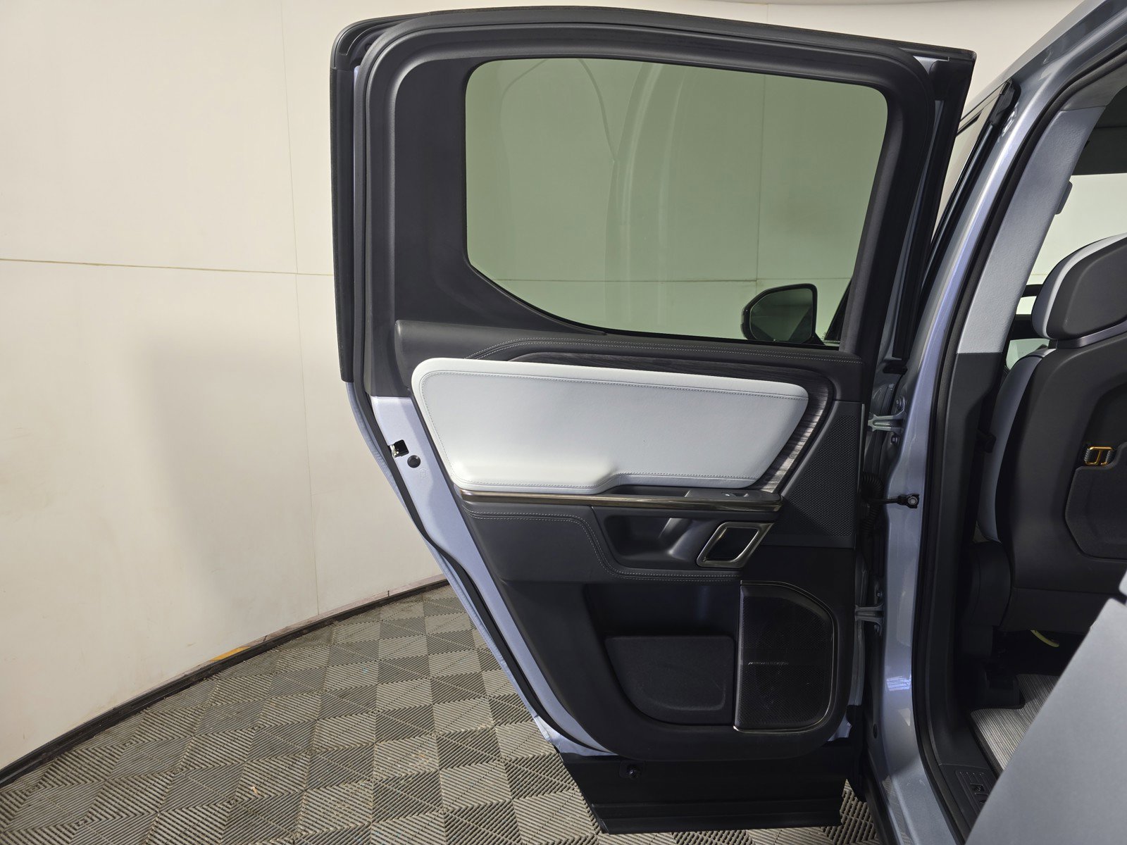 Used 2023 Rivian R1T Launch Edition image 17