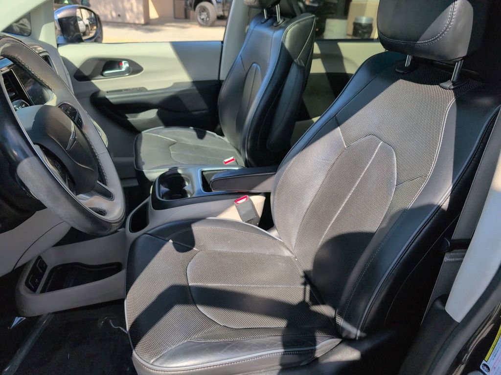 Certified 2018 Chrysler Pacifica Limited w/ Tire & Wheel Group image 11