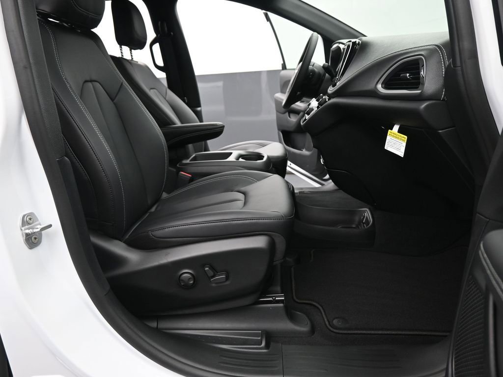 New 2026 Chrysler Pacifica Select image 18