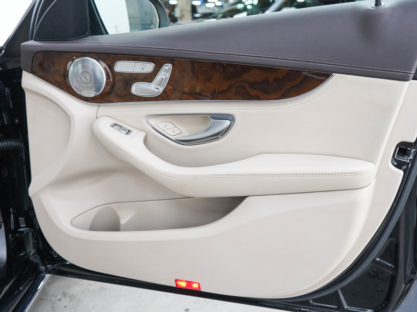 Used 2015 Mercedes-Benz C 300 4MATIC Sedan image 9