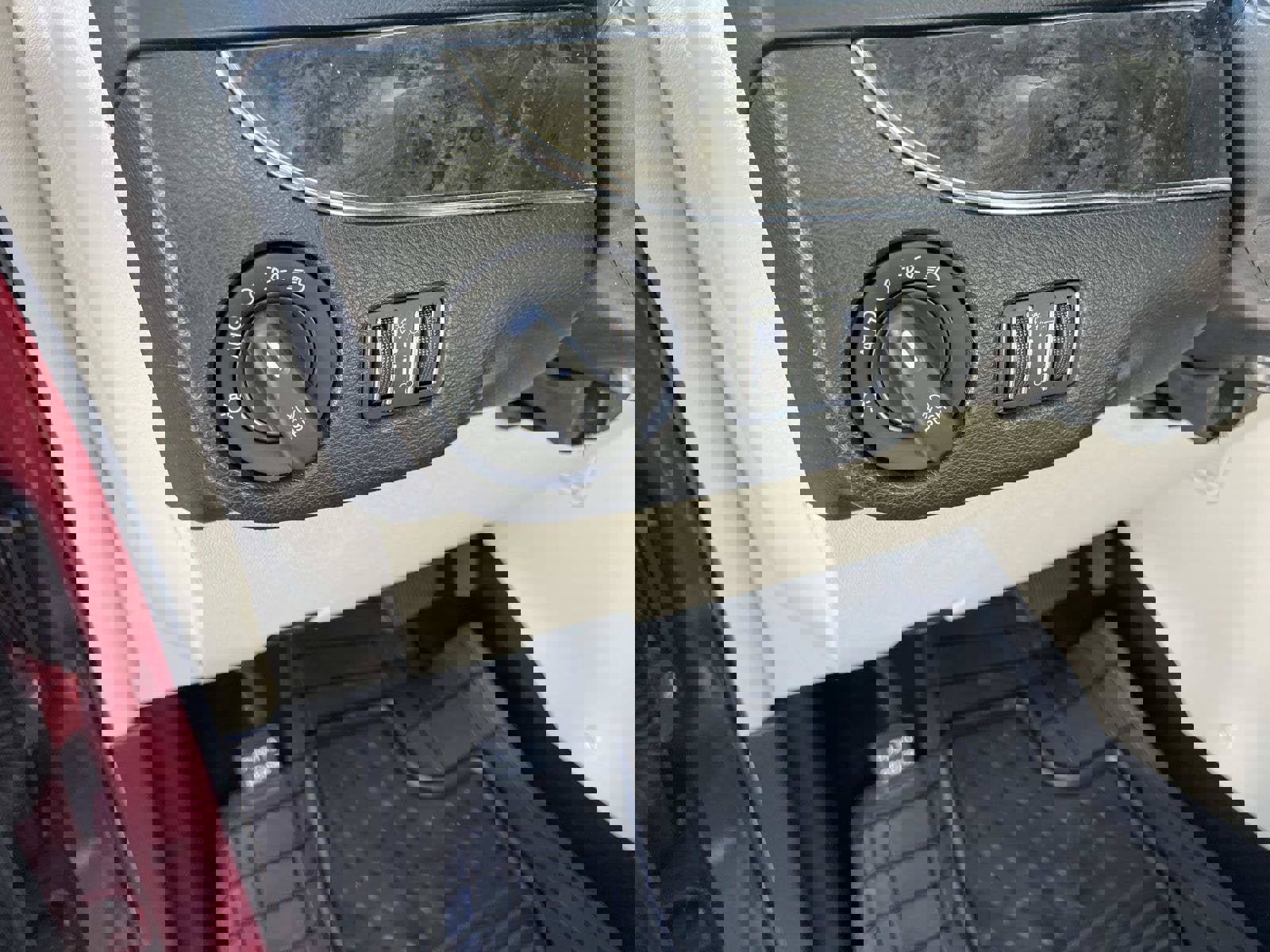 Used 2013 Chrysler Town & Country Touring image 17