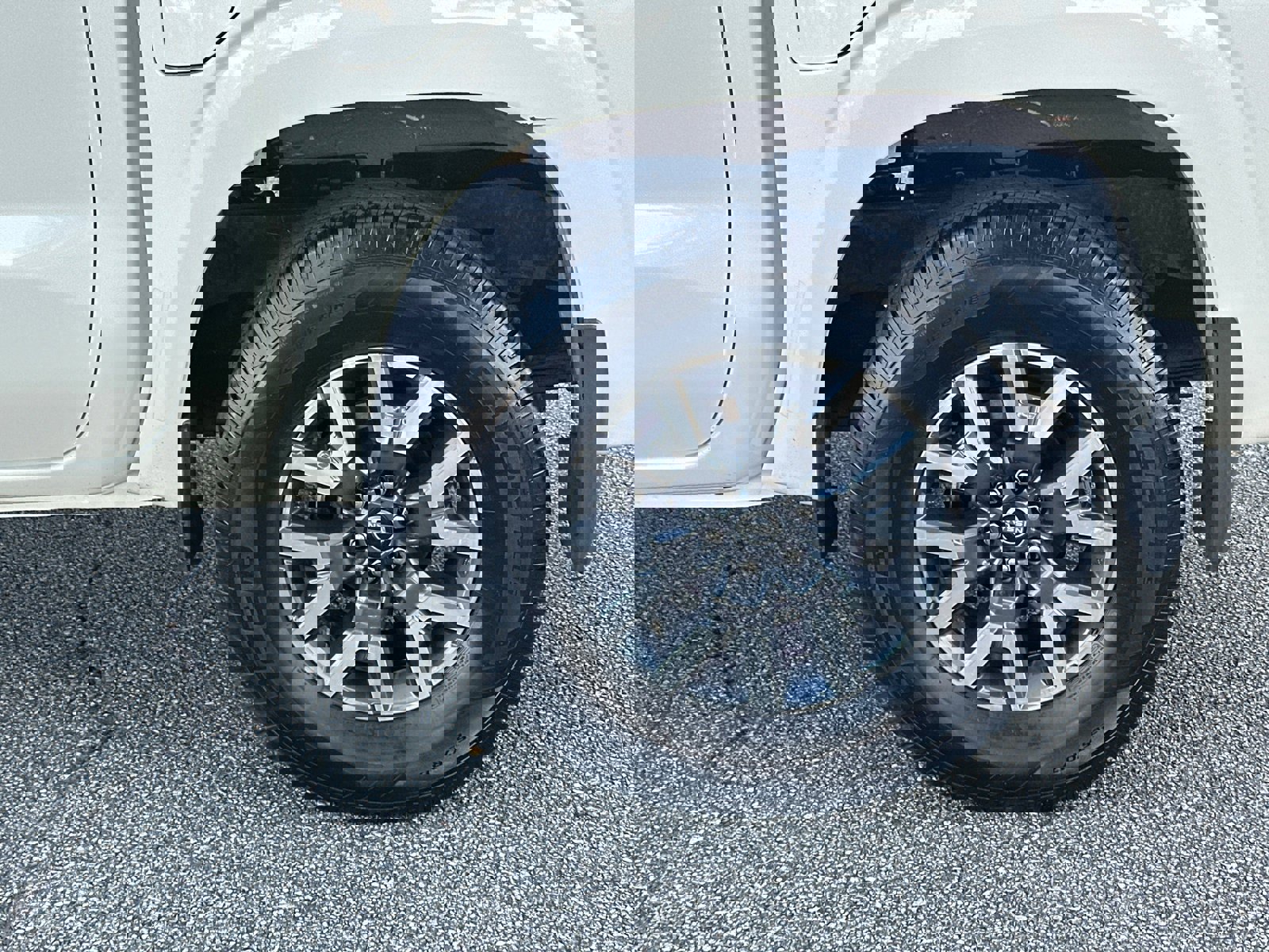 Used 2022 Nissan Frontier SV image 19