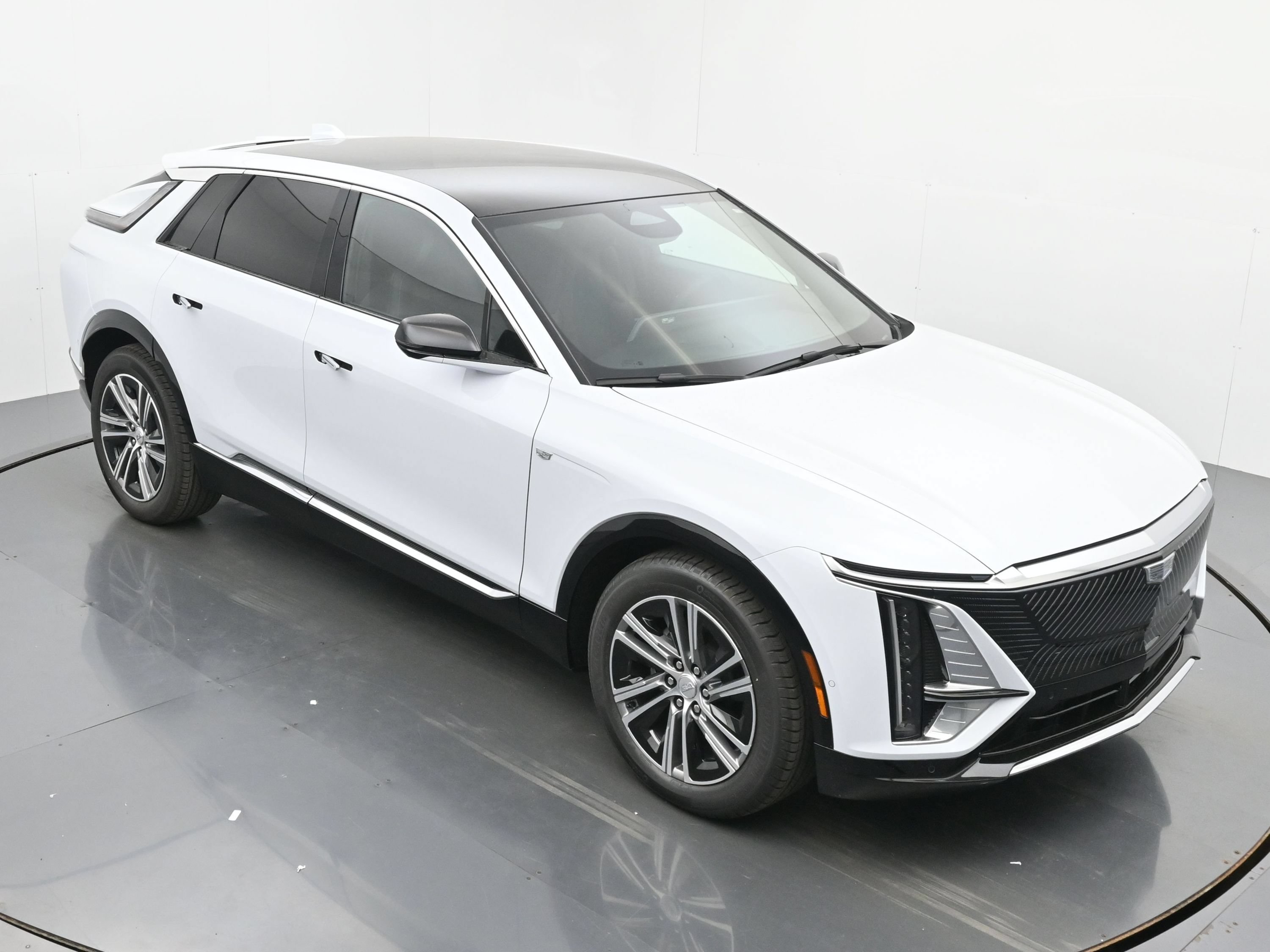 New 2026 Cadillac Lyriq Luxury w/ LPO, Floor Liner Package AWD/4WD image 29
