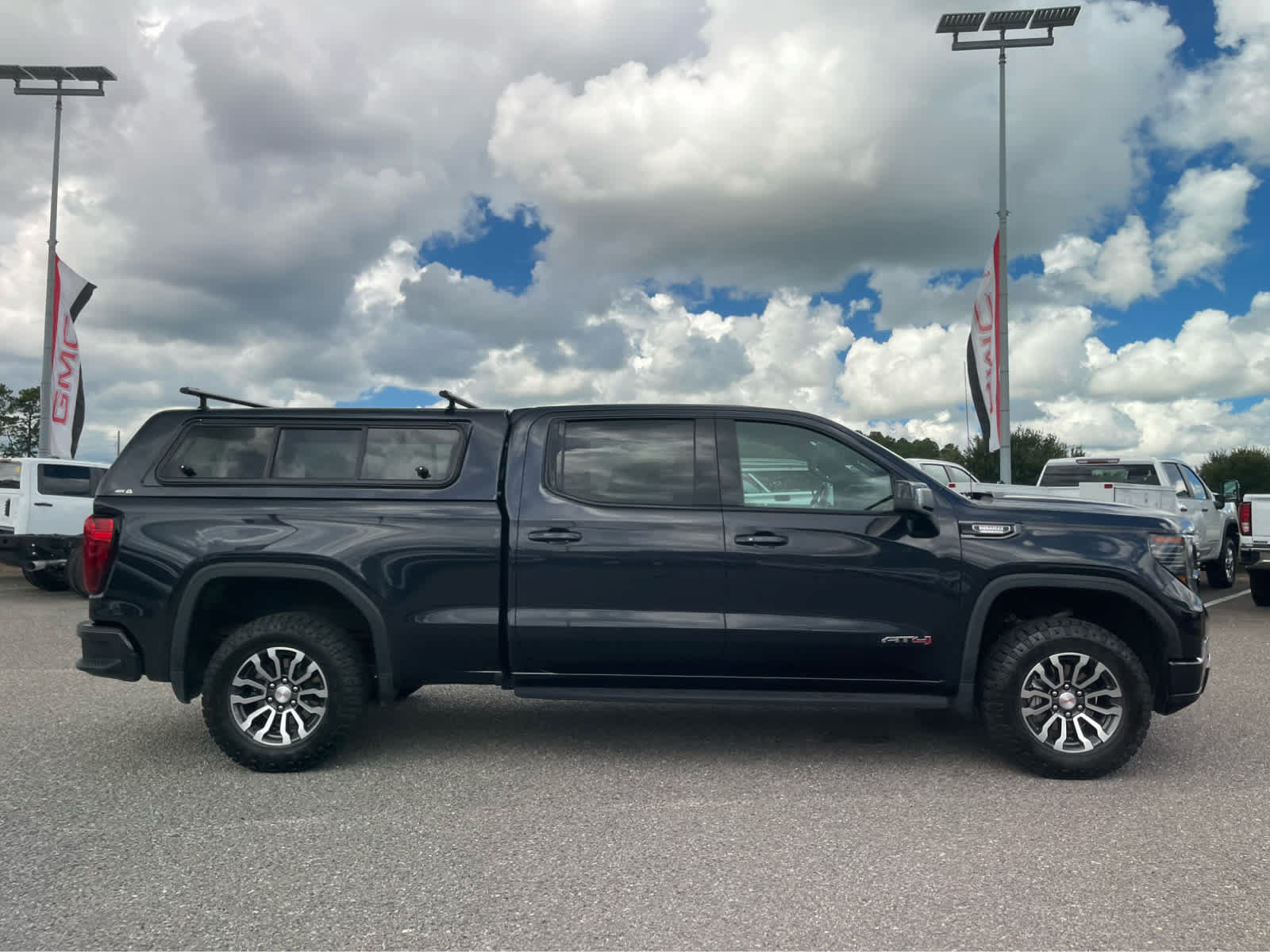 Used 2023 GMC Sierra 1500 AT4 w/ AT4 Premium Package AWD/4WD image 4