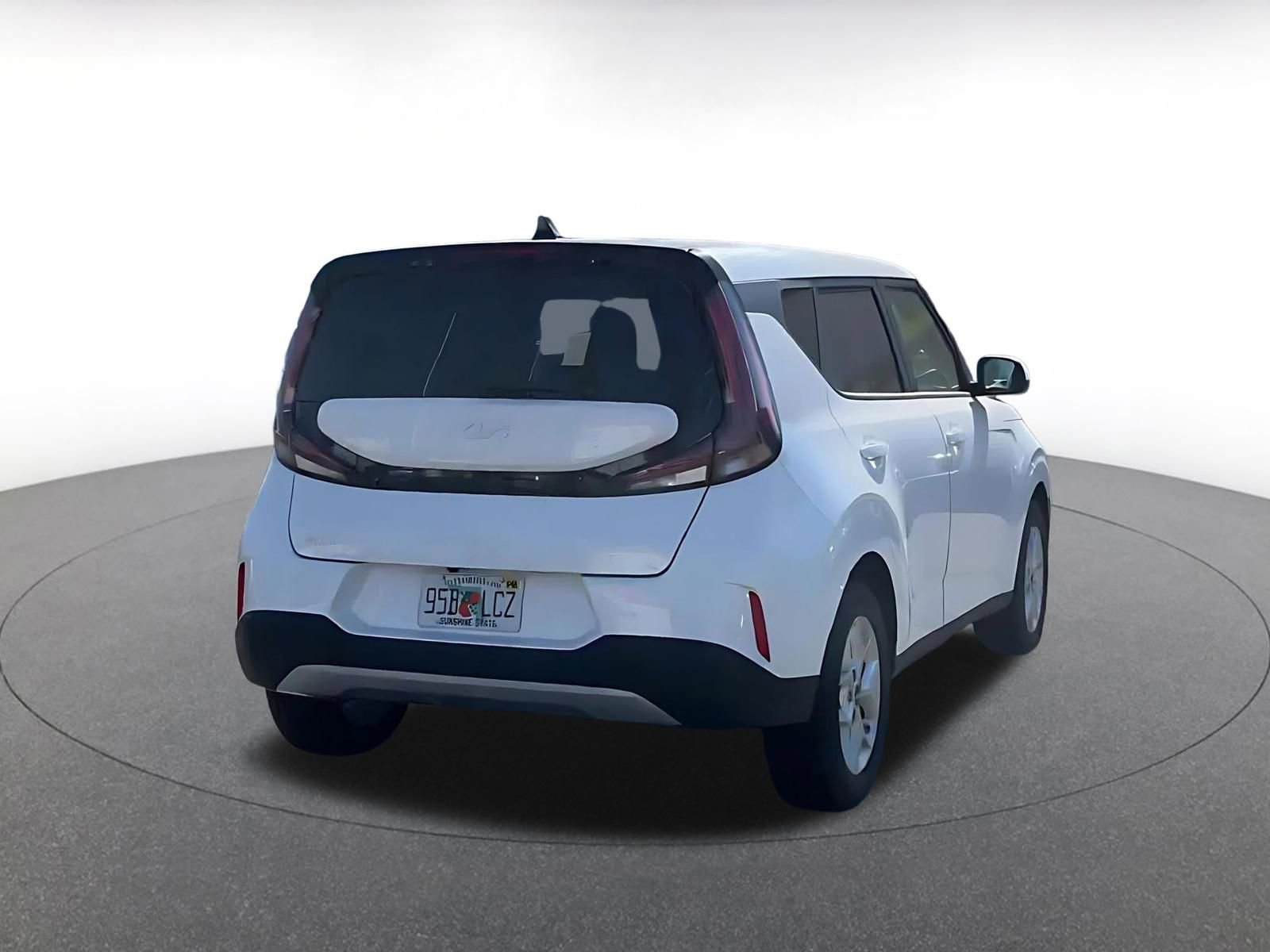 Used 2025 Kia Soul LX w/ LX Technology Package FWD image 14
